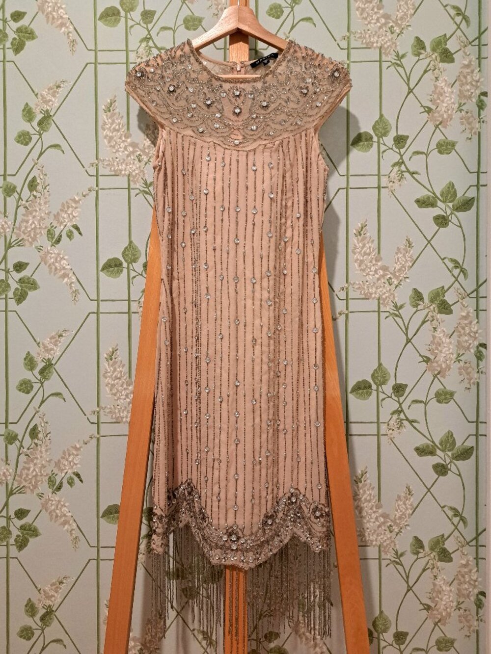 Elegant, Beaded 1920s-Style Dress